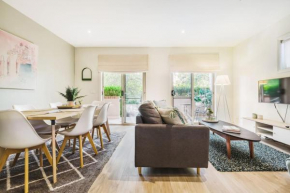 Harp Haven - Contemporary in Suburban Tree lined Kew